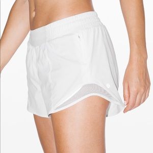 Lululemon ‘Hotty Hot’ short 4”